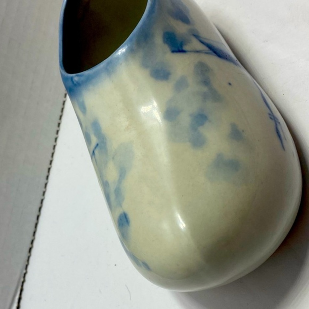 VINTAGE DUTCH /Holland one souvenir ceramic sailboats porcelain shoe.